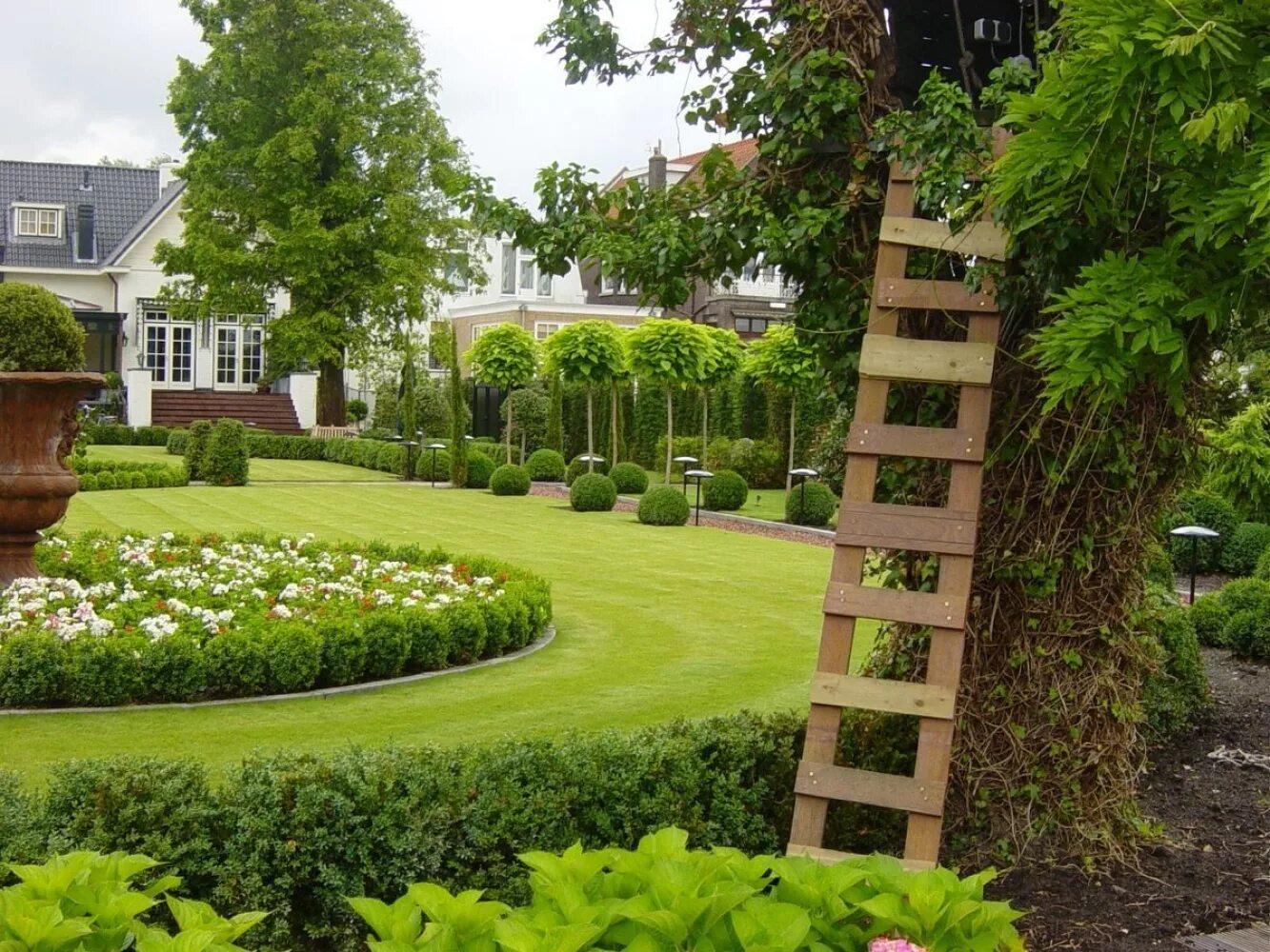 Жан мюс ландшафтный архитектор. Томас черч ландшафтный архитектор кампус мемориального двора. Монтвилл ландшафтный. Примеры озеленения. Наиль купер ландшафтный дизайнер.