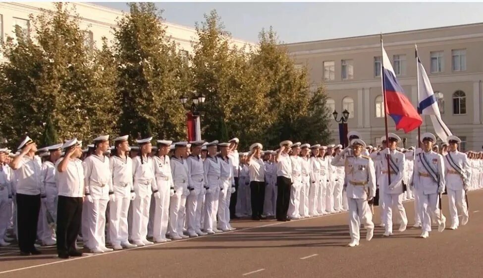 Мо рф севастополь. Военный моряк. Морское училище в Севастополе. Нахимовское училище в Севастополе. День образования военно-морского училища.