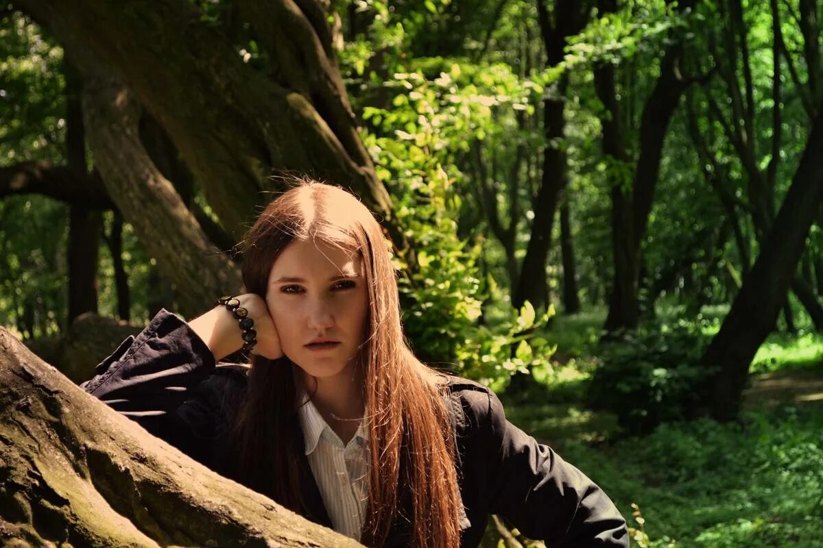 Ана кольчеро. Ана писонеро. Ана ридер актриса. Фото в папоротнике девушка. Ана леса фото.