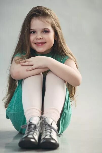 Missing model. Мисс элли маленькая модель. мисс модель маленькие. модель miss алли. мисс alli model.