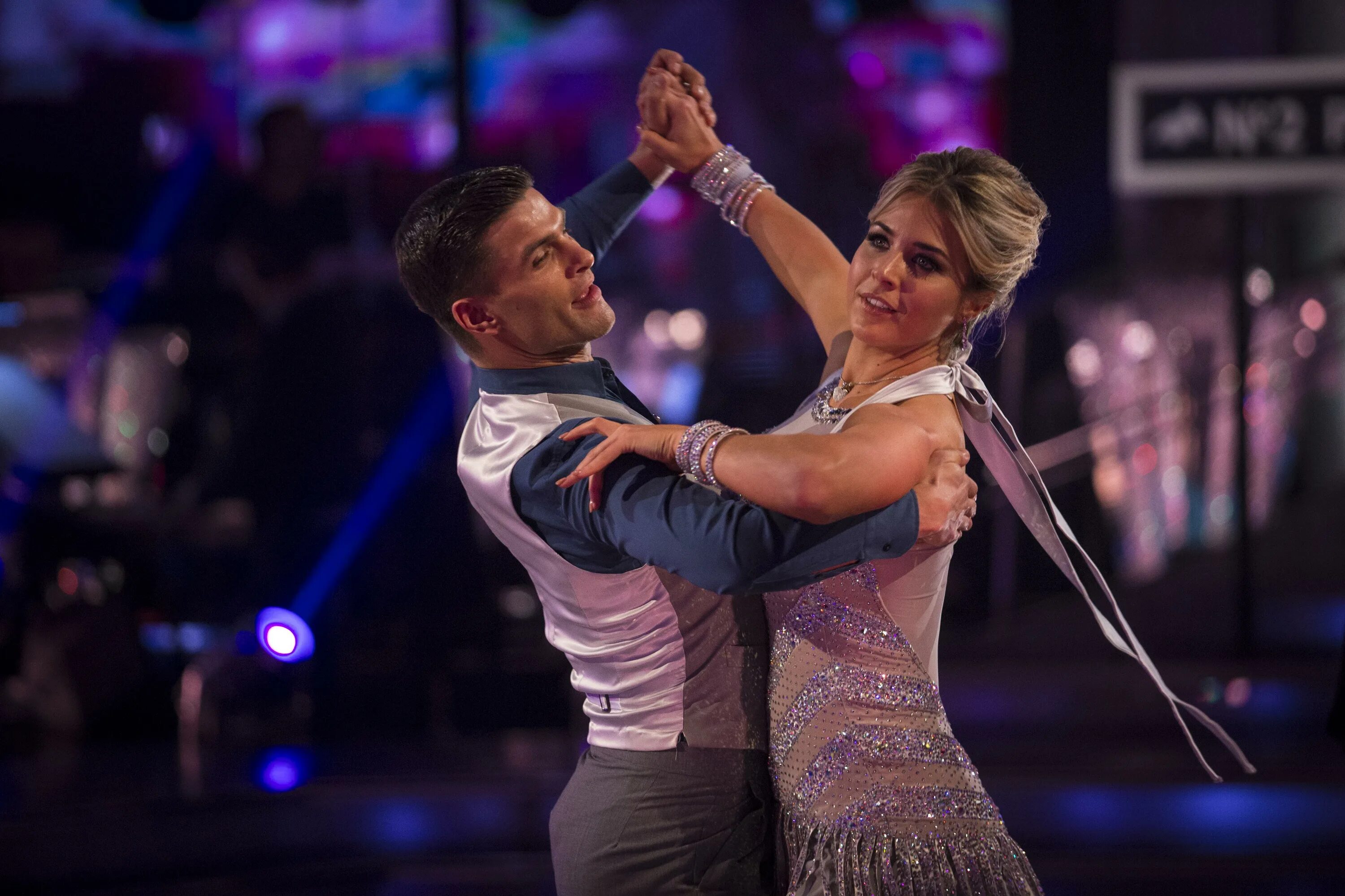 Every dancing. Abbey clancy &amp; aljaz вальс. маурисио вальс. круговой вальс. проект strictly come dancing.