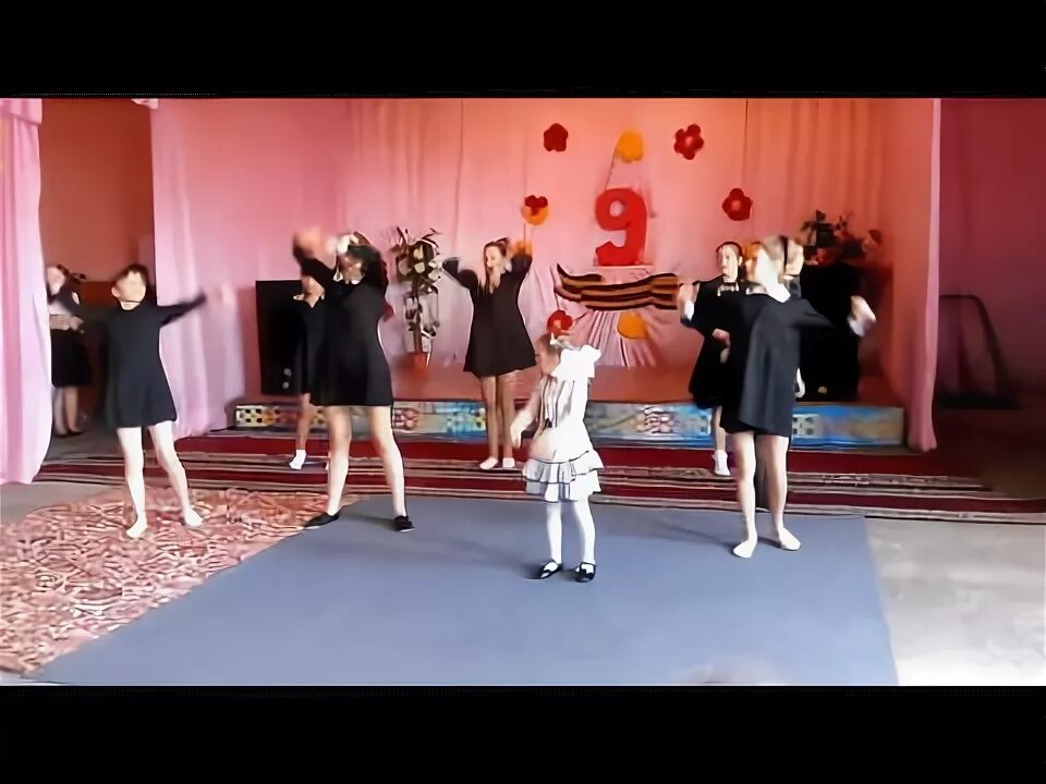Патриотический танец видео. Танец кукушка на 9 мая. танец кукушка под песню. танец под песню кукушка на 9 мая. песню кукушка с танцем.