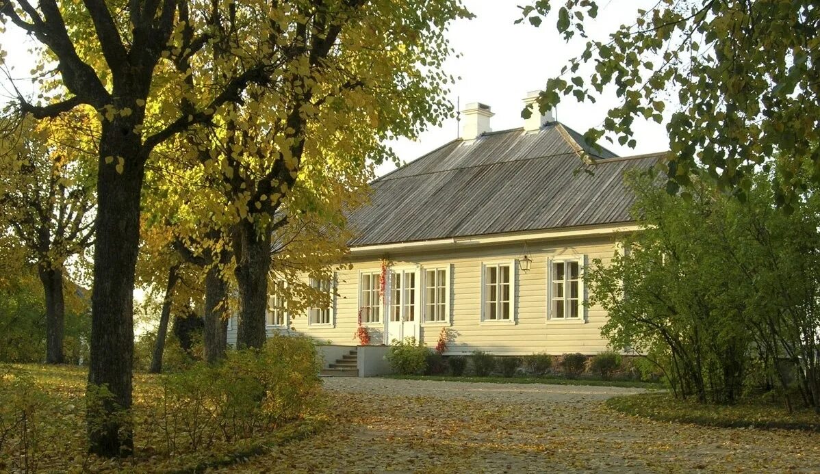 Михайловское музей-заповедник а. Село михайловское музей-заповедник. Пушкинский музей псковская область. Усадьба михайловское пушгоры. Пушкинский музей псковская область.