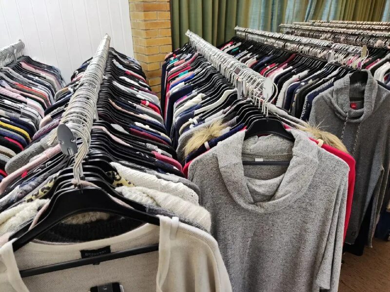 Оптовый склад одежды. Сток оптом из европы без посредников. Тюки с одеждой омск. Поставщик секонд хенд. Тюки с одеждой ссср.