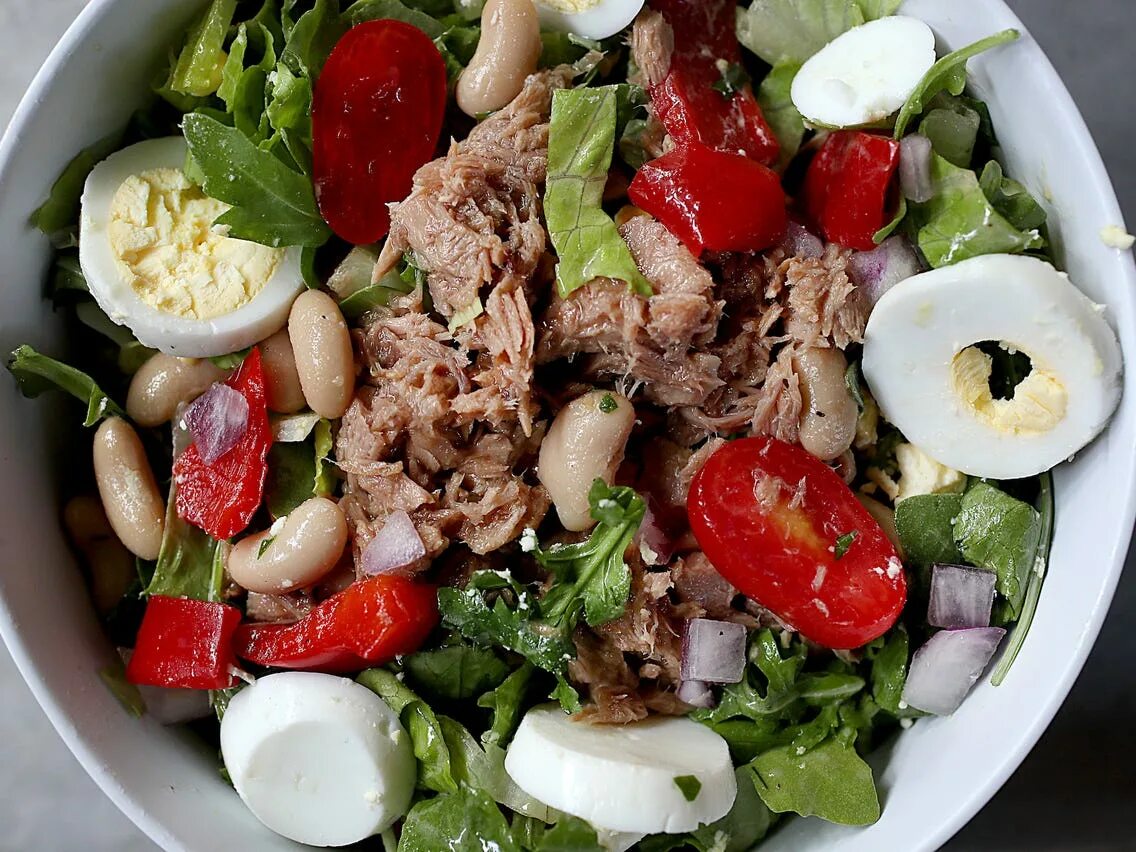 Диетические блюда при гастрите рецепты. Салаты для гастритников. Можно ли есть салаты при гастрите. Диетические салаты. Орехи шпинат авокадо.