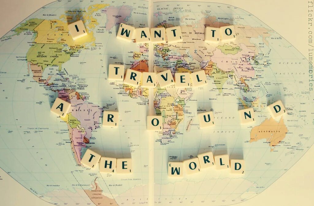They travel the world. Путешествия по странам. Карта с отметками о путешествиях. Название путешествия.
