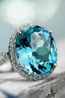 Голубой прозрачный ювелирный камень