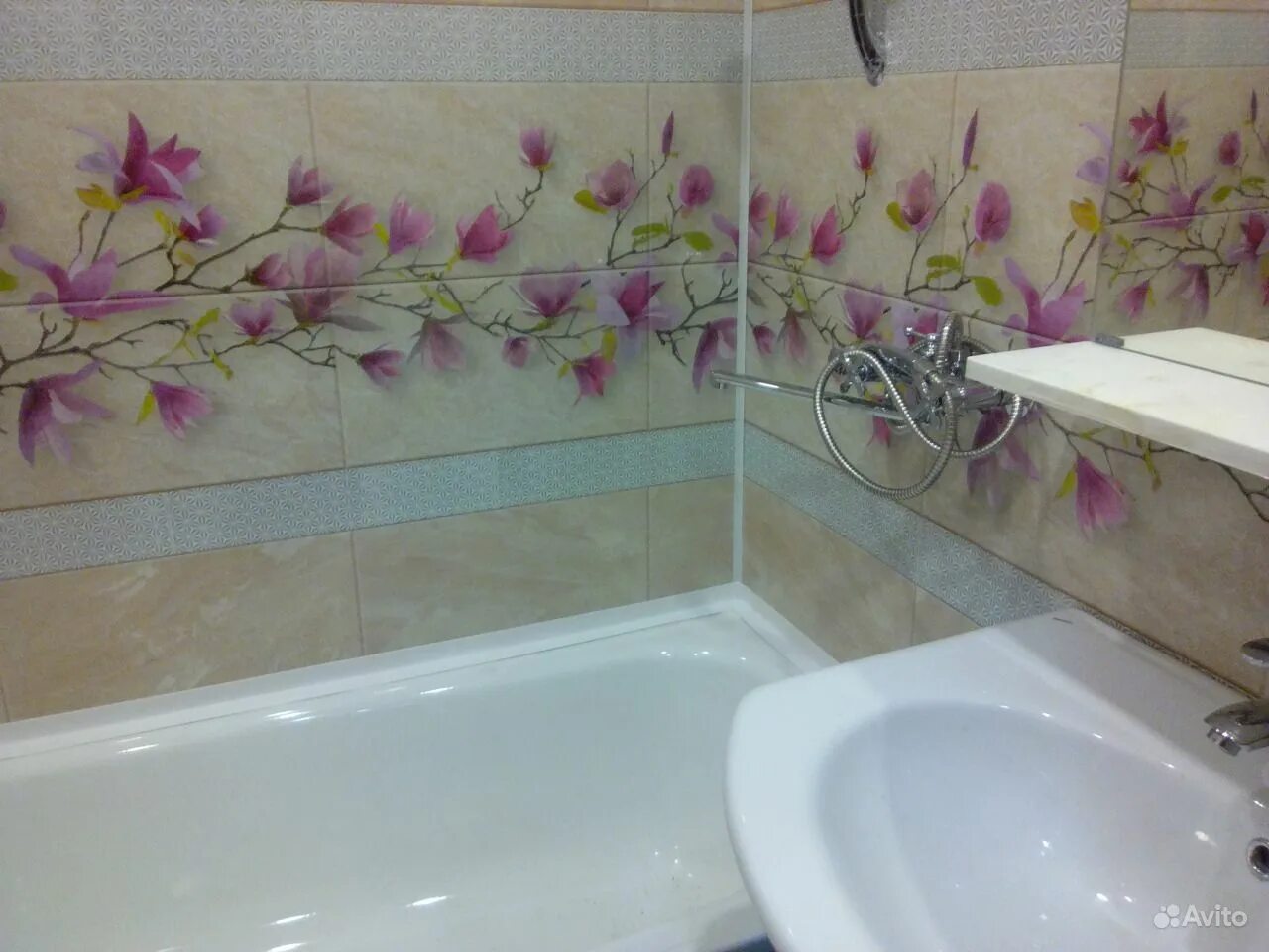 Панели в ванной купить в красноярске. Ванная панелями ПВХ. Пластиковая панель для ванны. Панели в ванную комнату. Пластиковые панели в ванную.