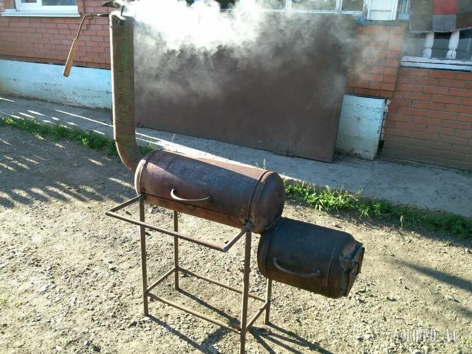 Как сделать с газового коптильню. Мангал коптилка с газового баллона. мангал коптилка из газового баллона. коптильня из газ баллона горячего копчения. мангал из газового баллона с коптильней.