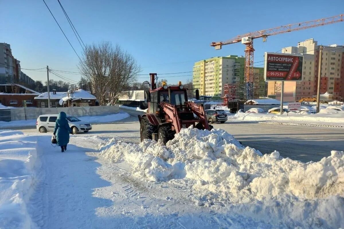 Уборка снега. Уборка снега в городе. Obshchestvo.snega.. Подметание снега.