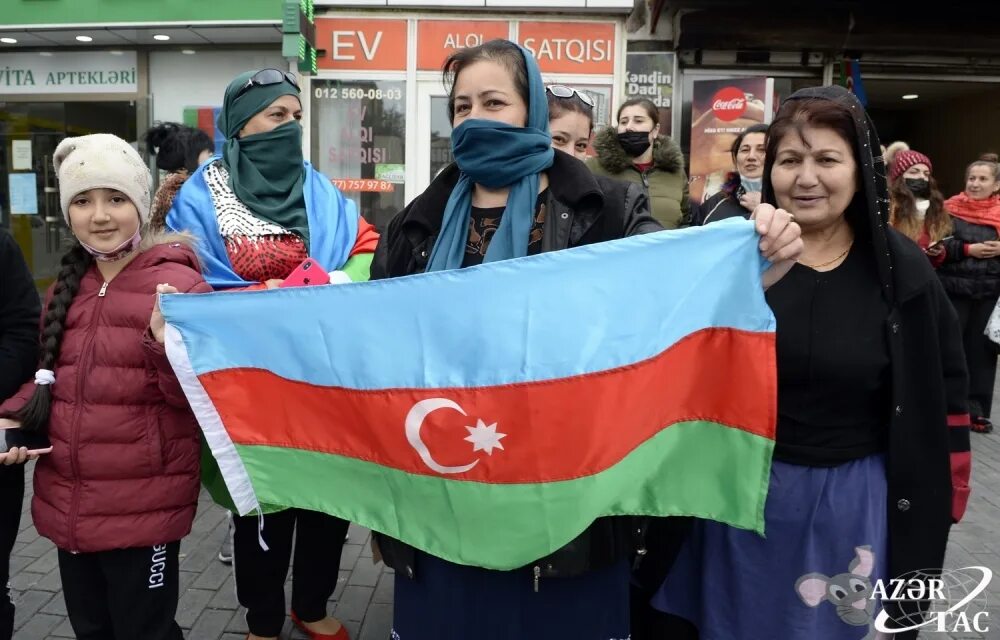 Азербайджан в ноябре. Азербайджанцы народ. Баку и Ереван. Армения и Азербайджан нация. Армения Азербайджан ЕС.