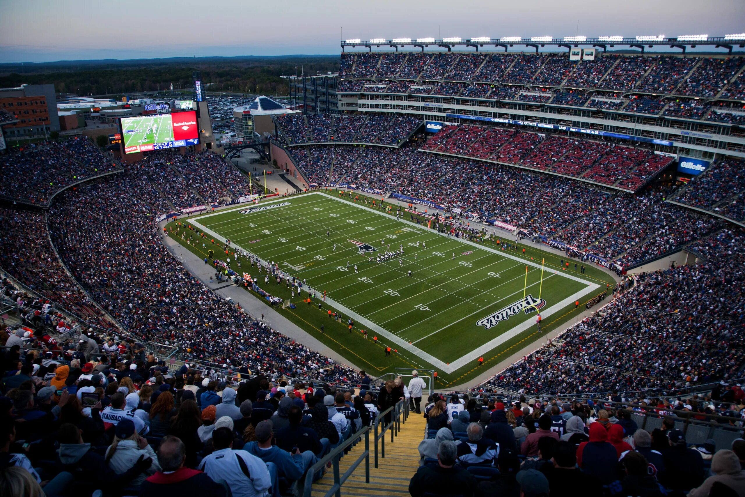 Вода на стадионе. Стадионы NFL. Стадион Блад Боул. Стадион НФЛ поле. New England Patriots NFL Stadium.