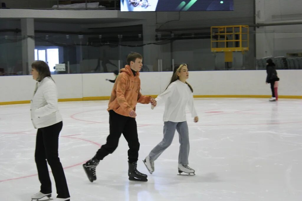 ледовый дворец каток глазов. катание на коньках череповец ледовый дворец. стадион металлург череповец массовое катание. ледовый дворец великий новгород каток. катание на коньках череповец ледовый дворец.