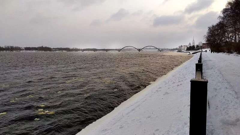 Русгидро уровень воды в рыбинском водохранилище. Половодье в Рыбинске 2021. Паводки в Рыбинске. Наводнение в Рыбинске. Потоп в Веретье Рыбинск.