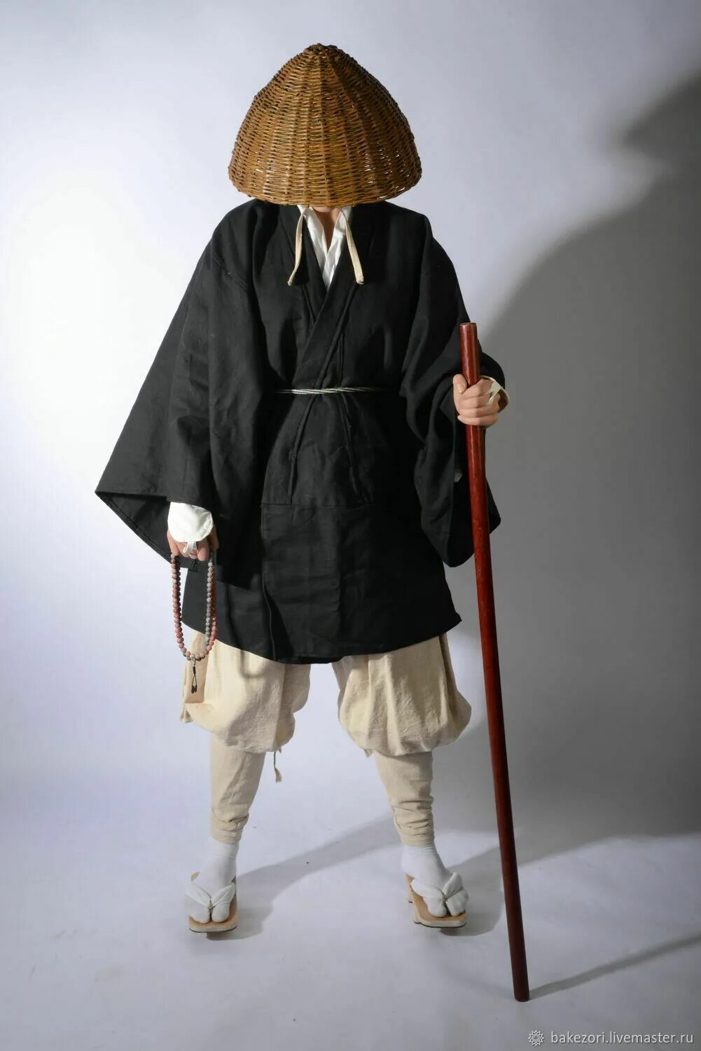 Одежда нищего 6 букв. Амигаса Ронин. Амигаса головной убор самурая. Японская шляпа амигаса. Амигаса шляпа самурая.