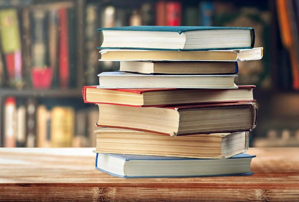 Стопка книг на столе. Изображение раскрытой книги. Раскрытая книга. Pictures книги. Pictures книги.