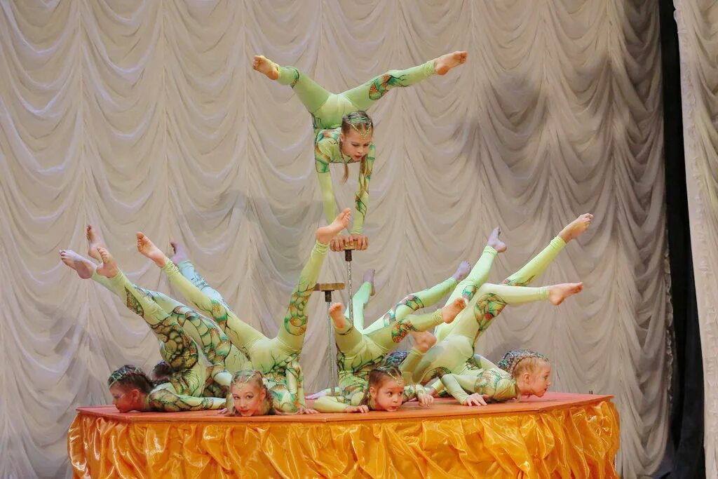 Дом творчества у моста. Ддют адмиралтейского района. Дом творчества у моста. Китнер архитектор. Дом творчества у моста.