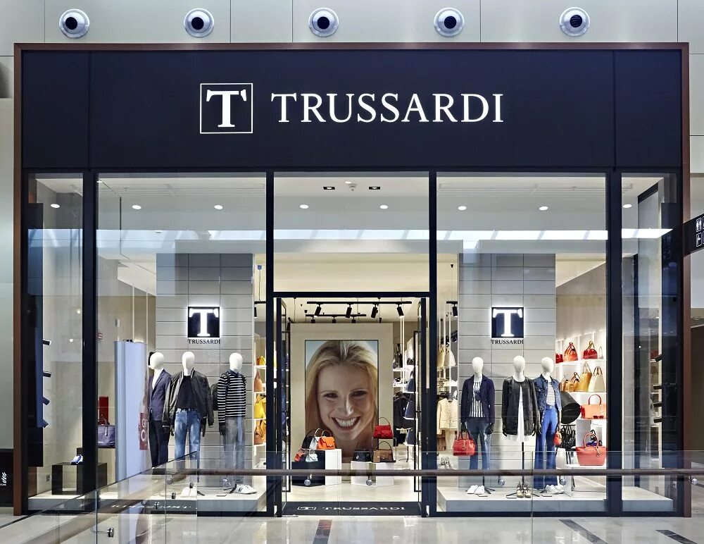 Trussardi shop. Бутики Труссарди. Дом моды Труссарди. Trussardi бутик одежды. T boutique