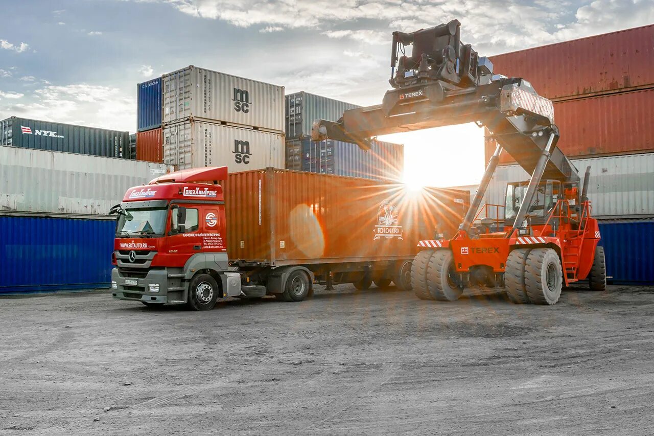 Терминально складской комплекс ржд. Разгрузка на складе. Терминально-складской комплекс ржд иркутск. Грузовой двор;грузового комплекса. Терминально складской комплекс ржд.