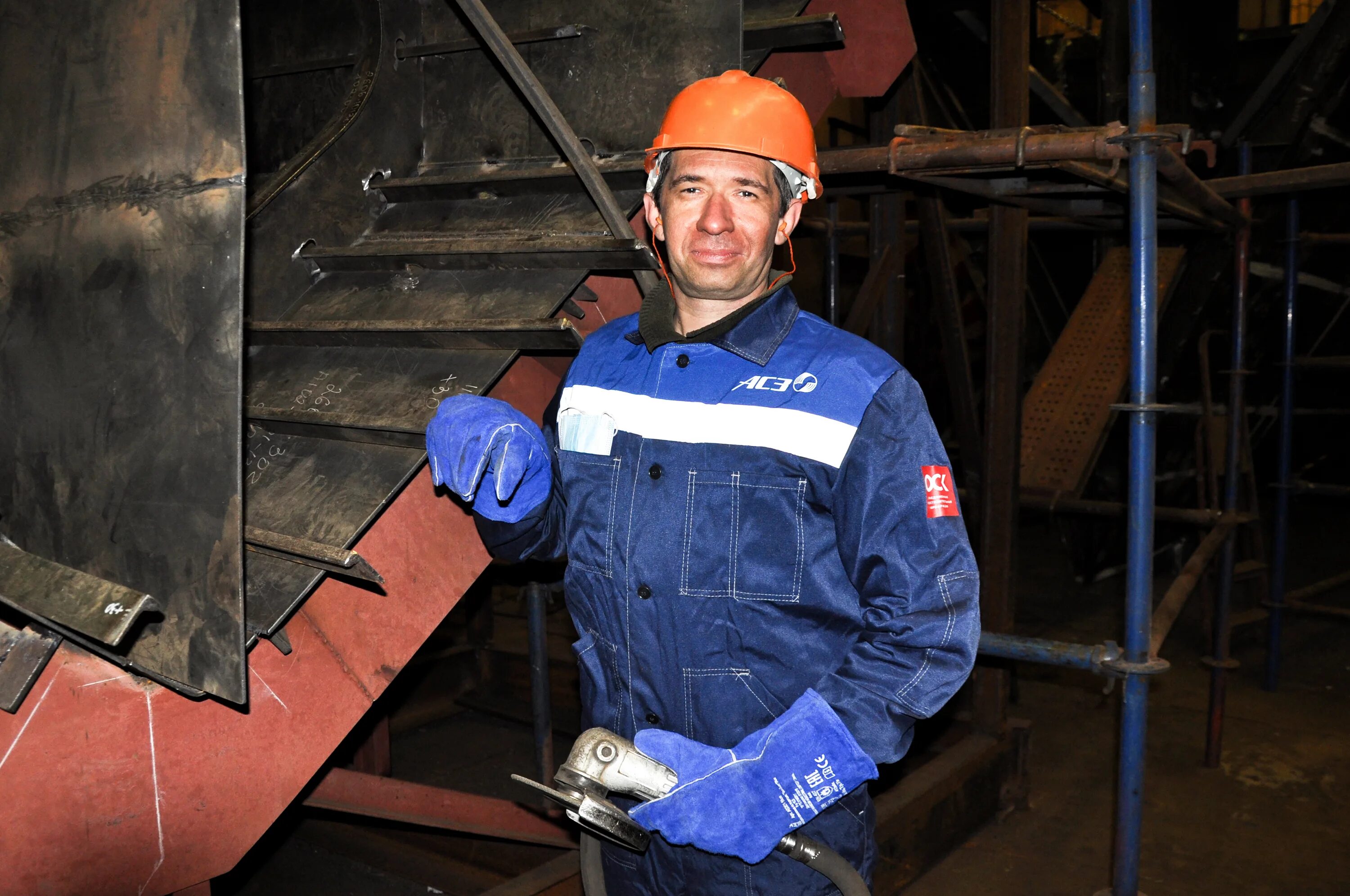 "янтарь" 23700 "воевода". Сварка в судостроении. Навашино судостроительный завод. Грузоподъемная машина в судостроении. Сварщик судостроение.