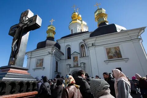 Почернели кресты