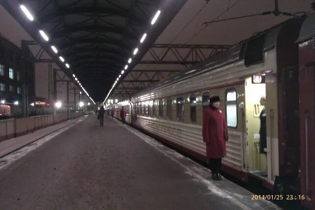 Киевский вокзал перроны. Московский вокзал перрон. Ладожский вокзал перрон. Перрон московского вокзала спб. Московский вокзал перроне.