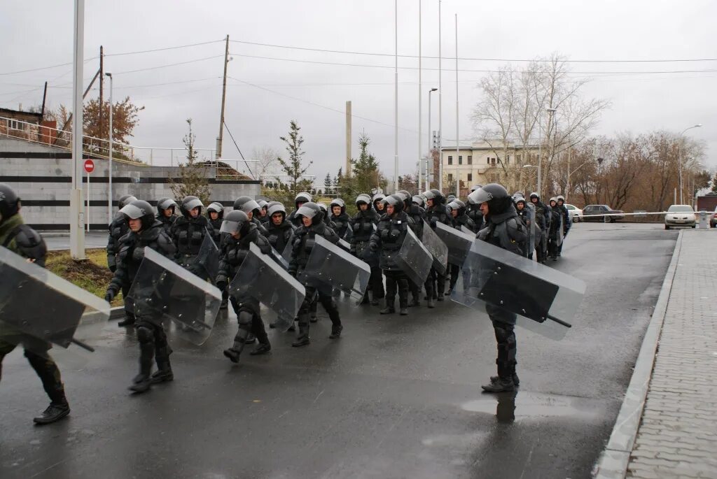 Полиция стадион. Резерв ОМОН. Сотрудники полиции на стадионах. Полиция при проведении футбольного матча.