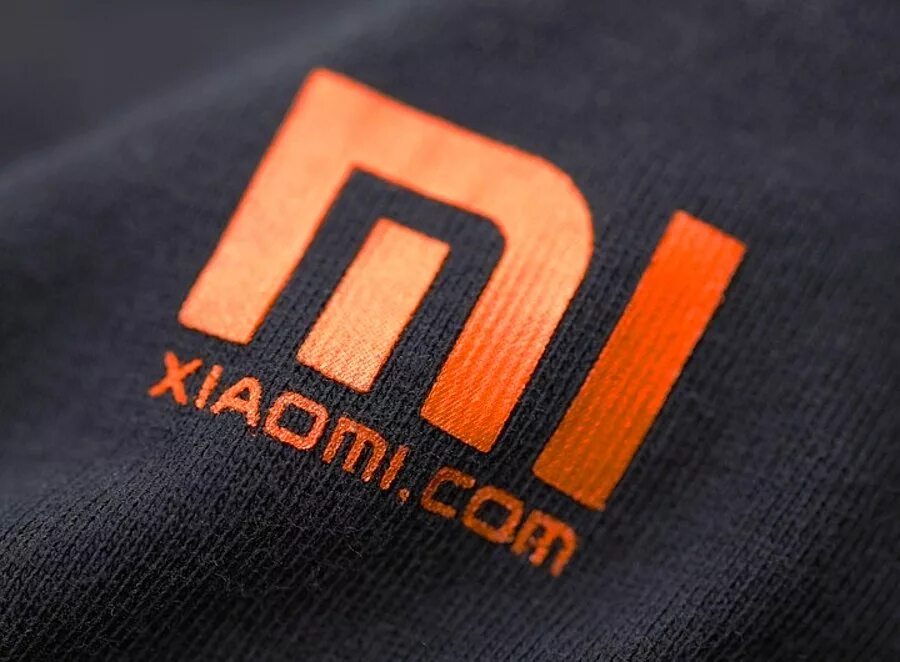 Xiaomi надпись на экране. Xiaomi надпись. Логотип mi. Обои с логотипом Xiaomi.