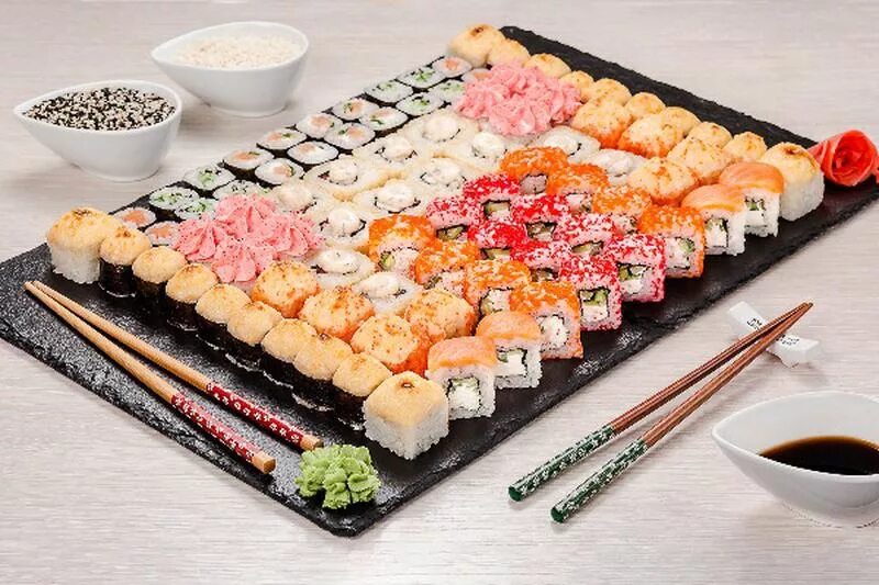 Суши сам заказать. Сет Сасаки суши. Ролл Идзуми суши сет. Огромный сет роллов. Большой набор суши.