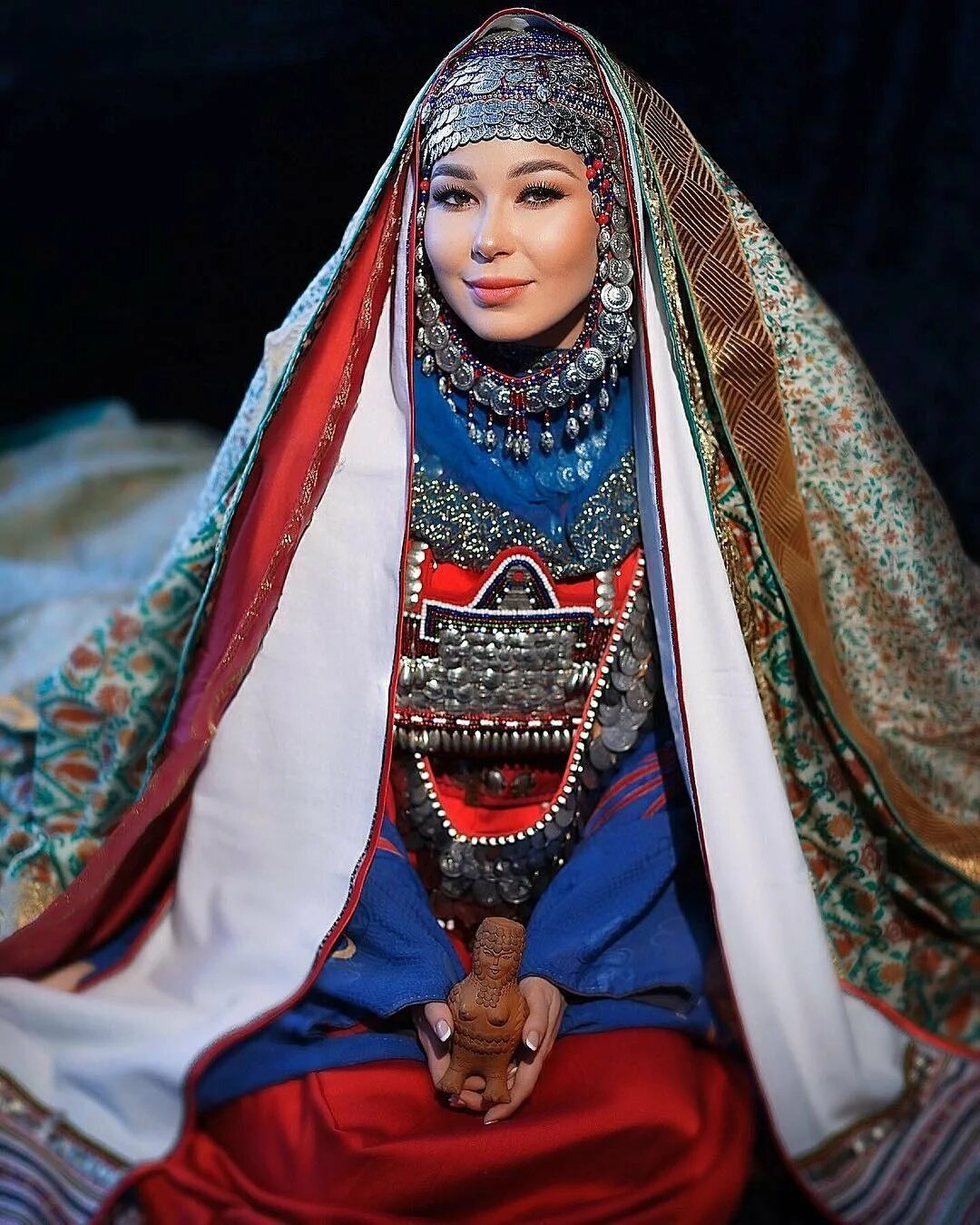 Головной убор башкиров башкиров. Головной убор башкирских женщин. Такыя башкирский головной убор женский. Головной убор башкирских женщин. Башкирский головной убор хараус.