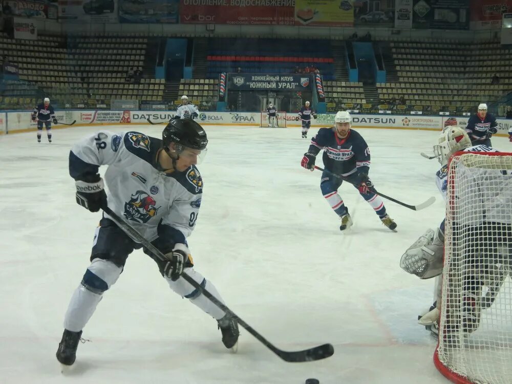 Поселок южный оренбург. Губерлинские горы оренбургская. Оренбуржье оренбург. Просторы оренбургских степей. Оренбург весна урал.