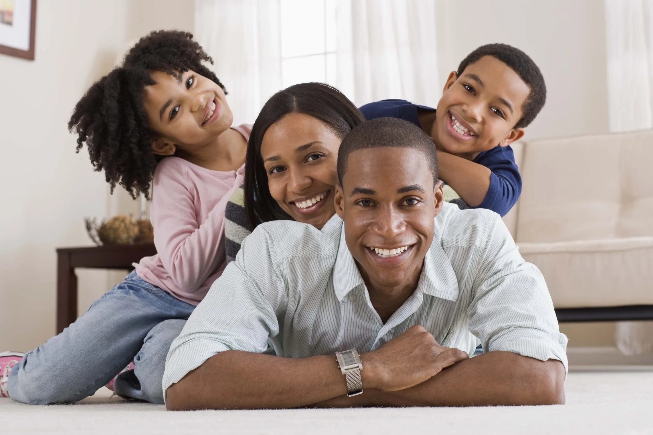 Where do your parents. Американская семья. Семья афроамериканцев. Семья черных. Счастливая американская семья.