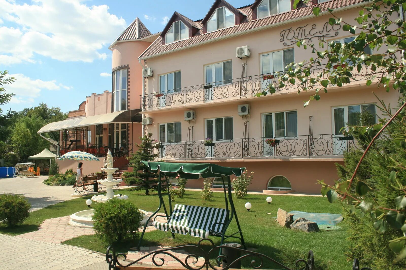 Пансионат райский сад арабатская стрелка. Гостиница вегас геническ. Орхидея пансионат геническ. Геническ отели. Отель нариман геническ.