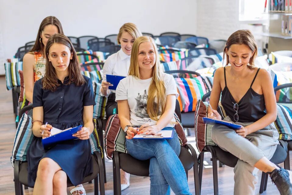 Центр образования secrets с бутиком «курская». Центр секретс тайский. Secrets лиговский. Сикретс центр. Секрет логотип.