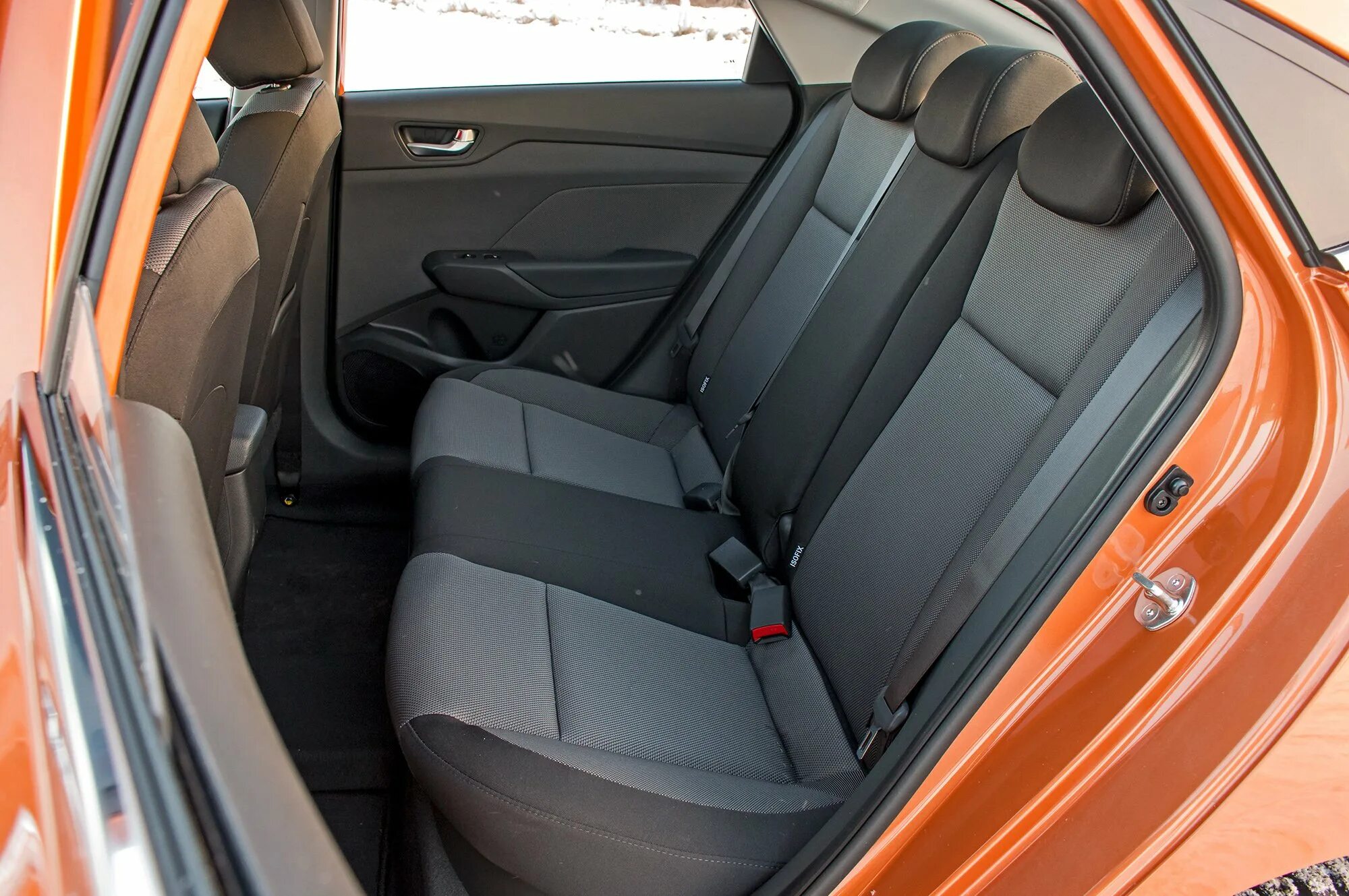 Хендай солярис задние сиденья. Солярис хэтчбек 2011 сиденье. Solaris 2 задние сидегья. Задние сиденья солярис 2. Хендай солярис задние сиденья.