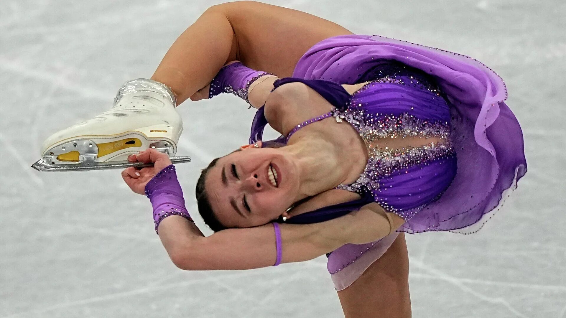 Камила валиева горячие 2022. Выступление камиллы валиевой вчера. Камила валиева олимпиада в пекине произвольная. Камила валиева олимпийская чемпионка. Камила валиева бедуинский прыжок.