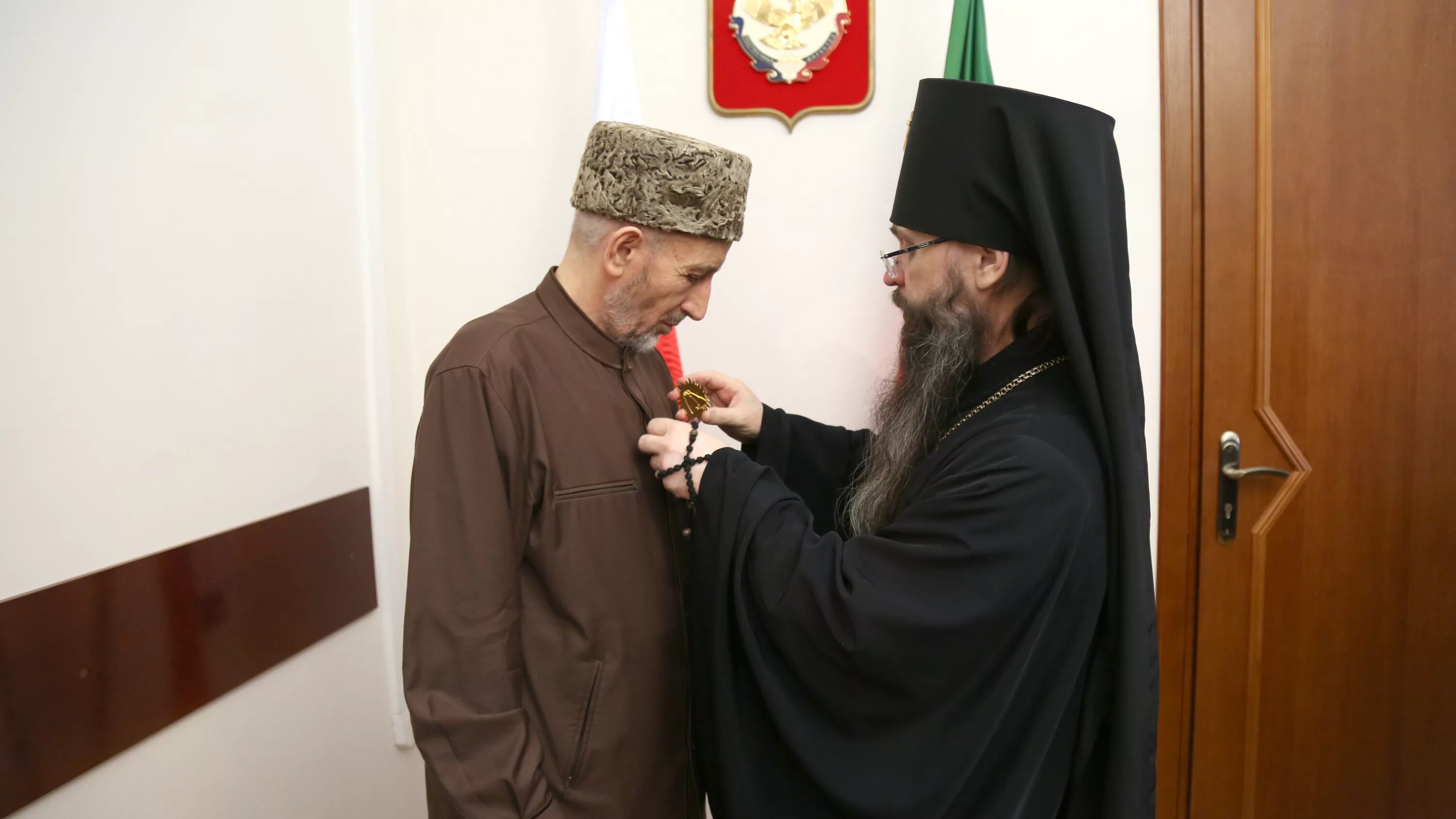 Рпц дагестан. Рпц дагестан. Рамазан абдулатипов в церкви. Закладной камень в основание храма в махачкале 2016. Рпц дагестан.