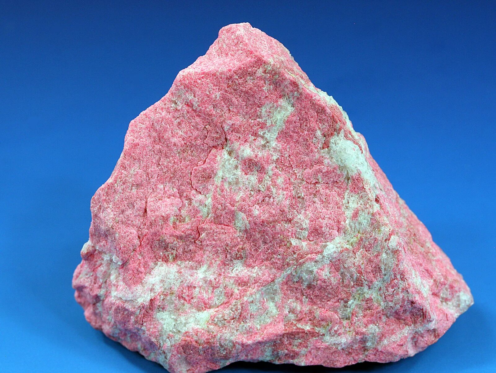 Земные породы. Thulite камень. Тулит цоизит. Флюорит желтый камень. Минерал названный в честь арабского.