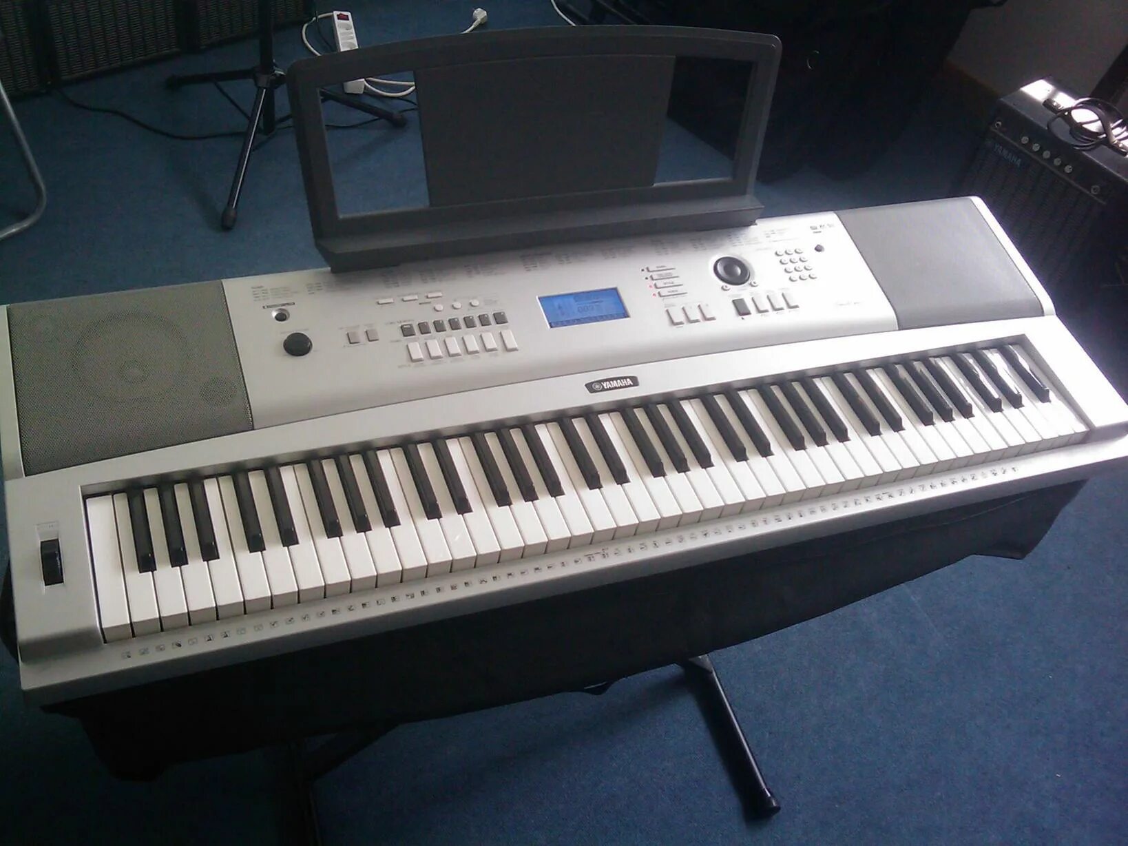 Yamaha dgx-670 авито. Yamaha ypt-370. Yamaha 220. Yamaha 220. Синтезатор yamaha ypt-370 серебристый.