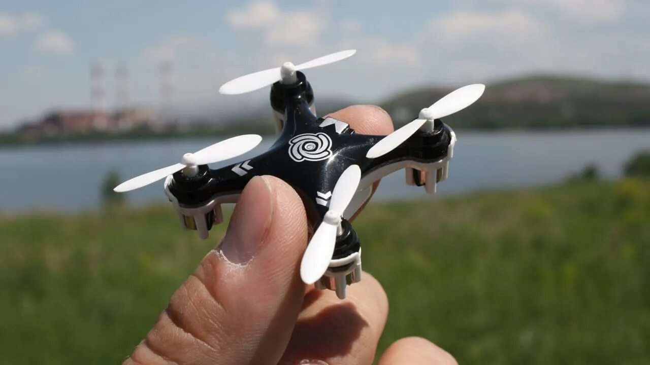 Как найти дрон. Квадрокоптер wind strider. маленький квадрокоптер. самый маленький дрон. самый маленький квадрокоптер.