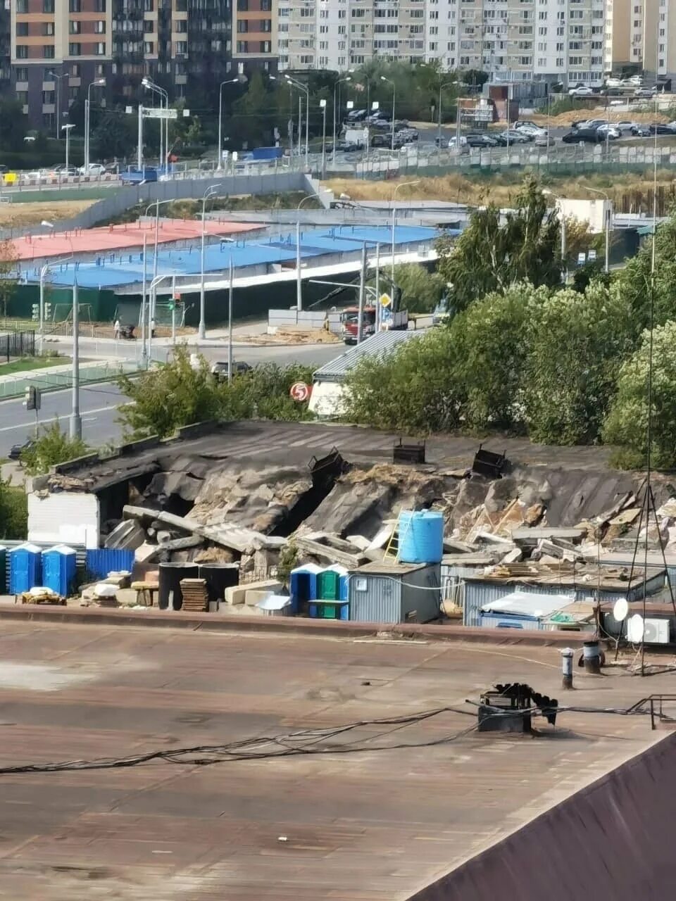 Смерч сносит дома. Ленэкспо на васильевском острове. Демонтаж дома. Снежком сносят 2022. В новопеределкино снесут рынок.