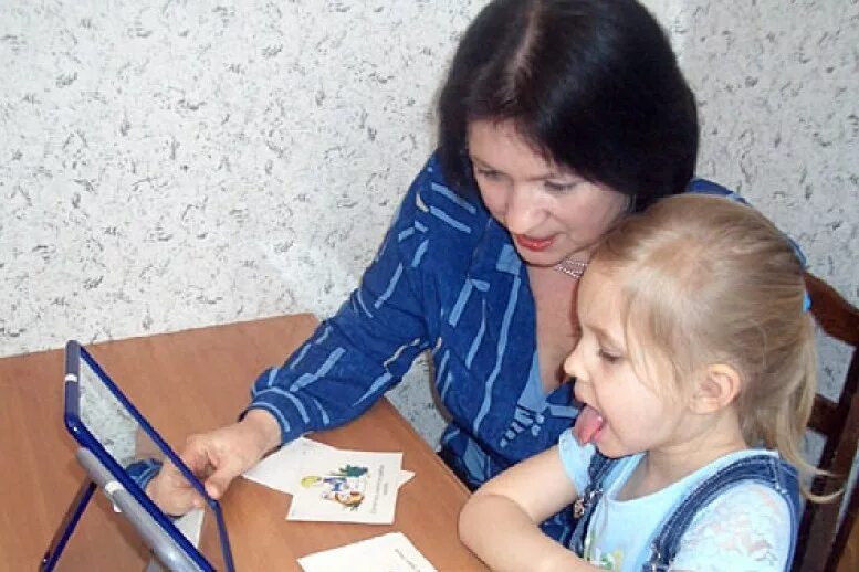 Где учатся на логопеда. Логопед. занятия с логопедом картинки. индивидуальные занятия по логопедии. специальности логопеда.