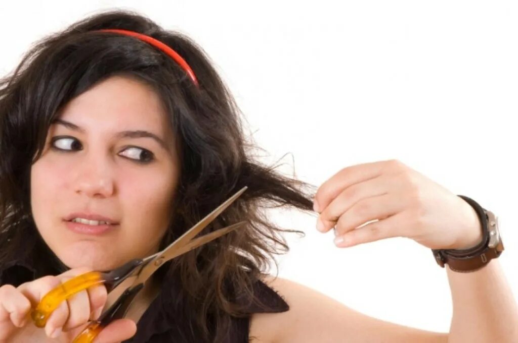 состригла длинные волосы. причёска с отрезанными прядями. сон подстригать сама себе. стричь волосы во сне к чему. стричь волосы во сне к чему.