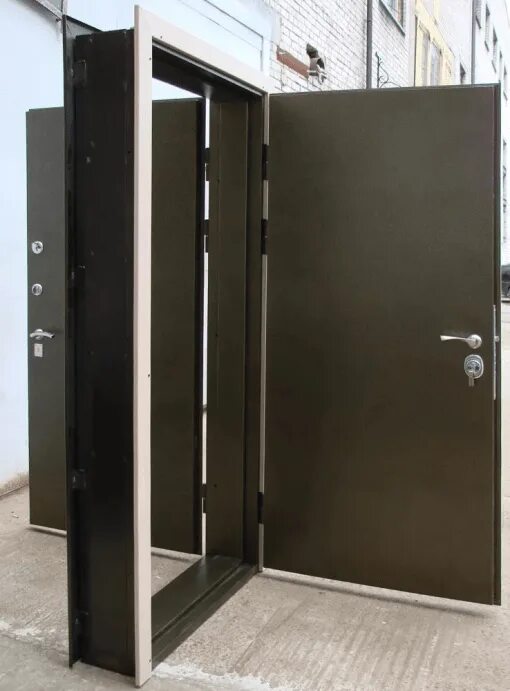 Дверь входная металлическая двойная. Коробка металлической двери. Коробка входной металлической двери. Двойные двери входные металлические в квартиру.