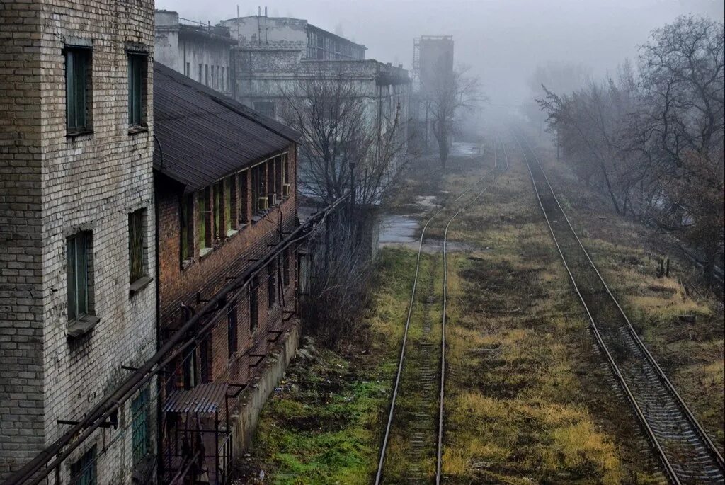 пыльная буря в астрахани 19 мая 2021 года. пыльный город где то позади. песчаная буря саудовская аравия. заболь иран песчаная буря. город ночью.