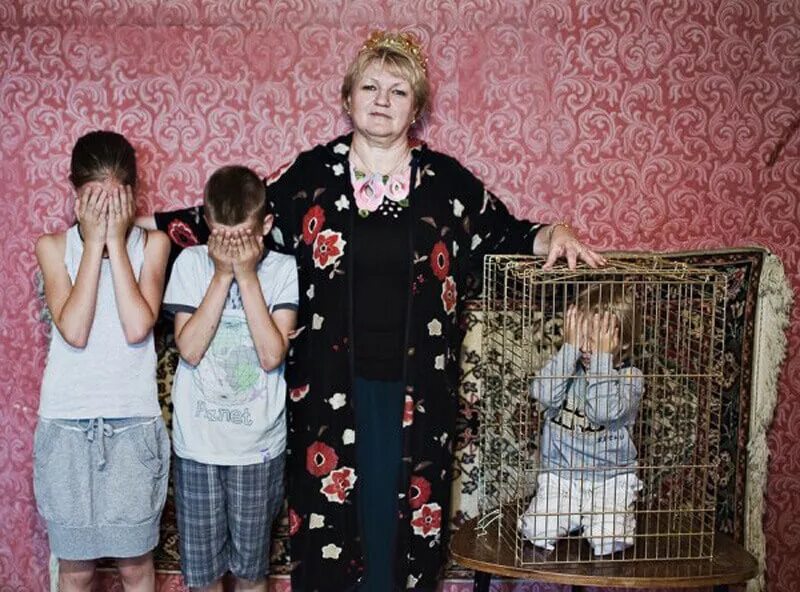 Как во взрослом возрасте провести сепарация. Фотопроект Анны Радченко оборотная сторона материнской любви.