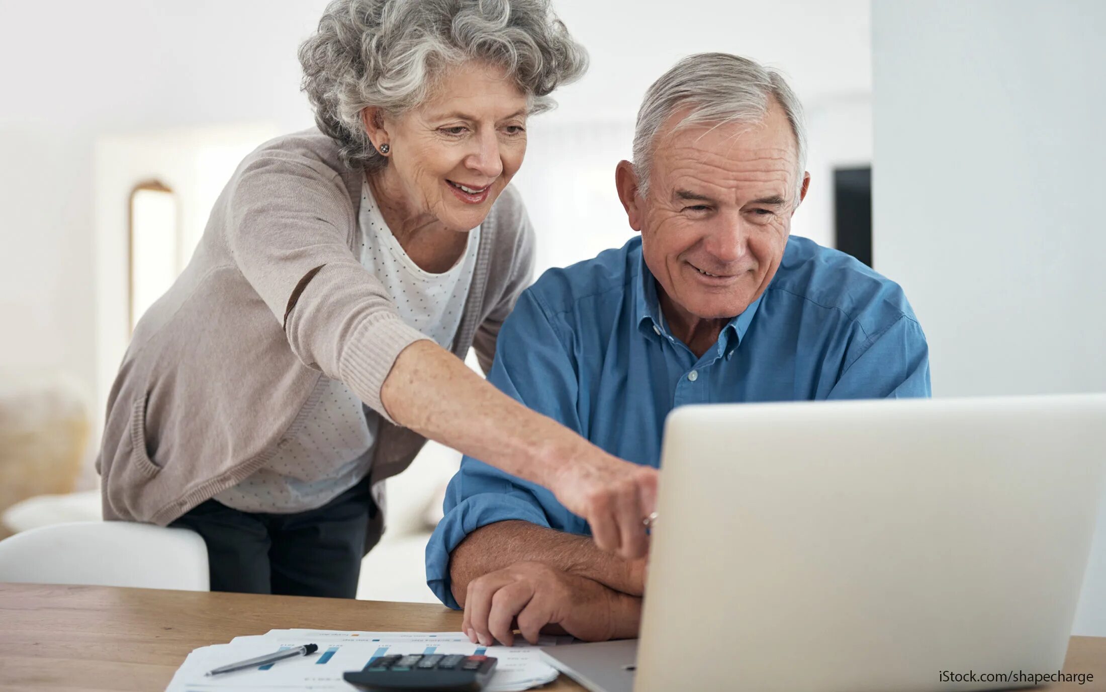 Работники предпенсионного возраста. Пожилой Возраст. Пенсионер. Пожилые в интернете. Пожилые люди и интернет.