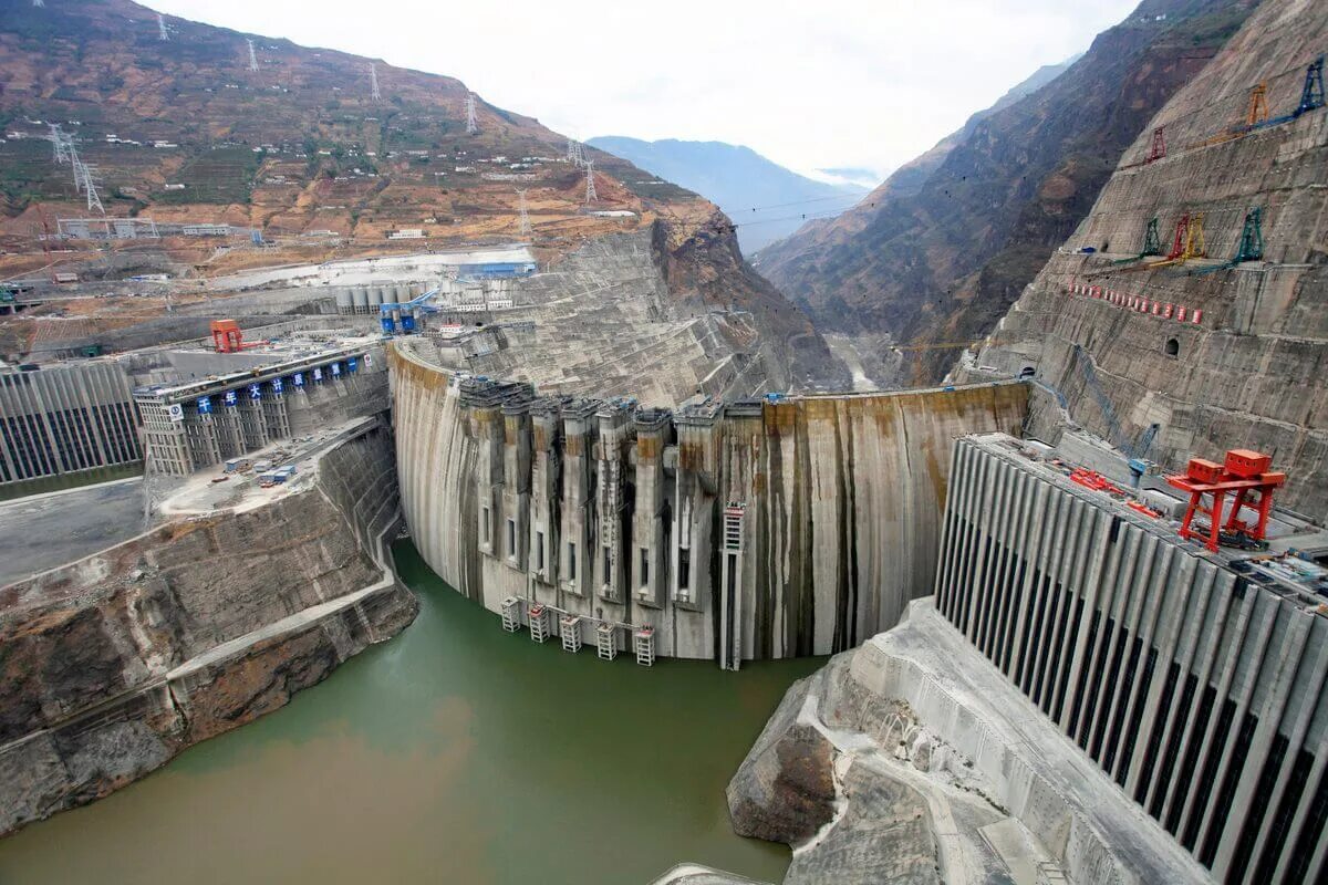 В каком районе находится самая крупная гэс. ГЭС Байхэтань в Китае. ГЭС Сянцзяба. ГЭС «Силоду», Китай. Саяно-Шушенская ГЭС.