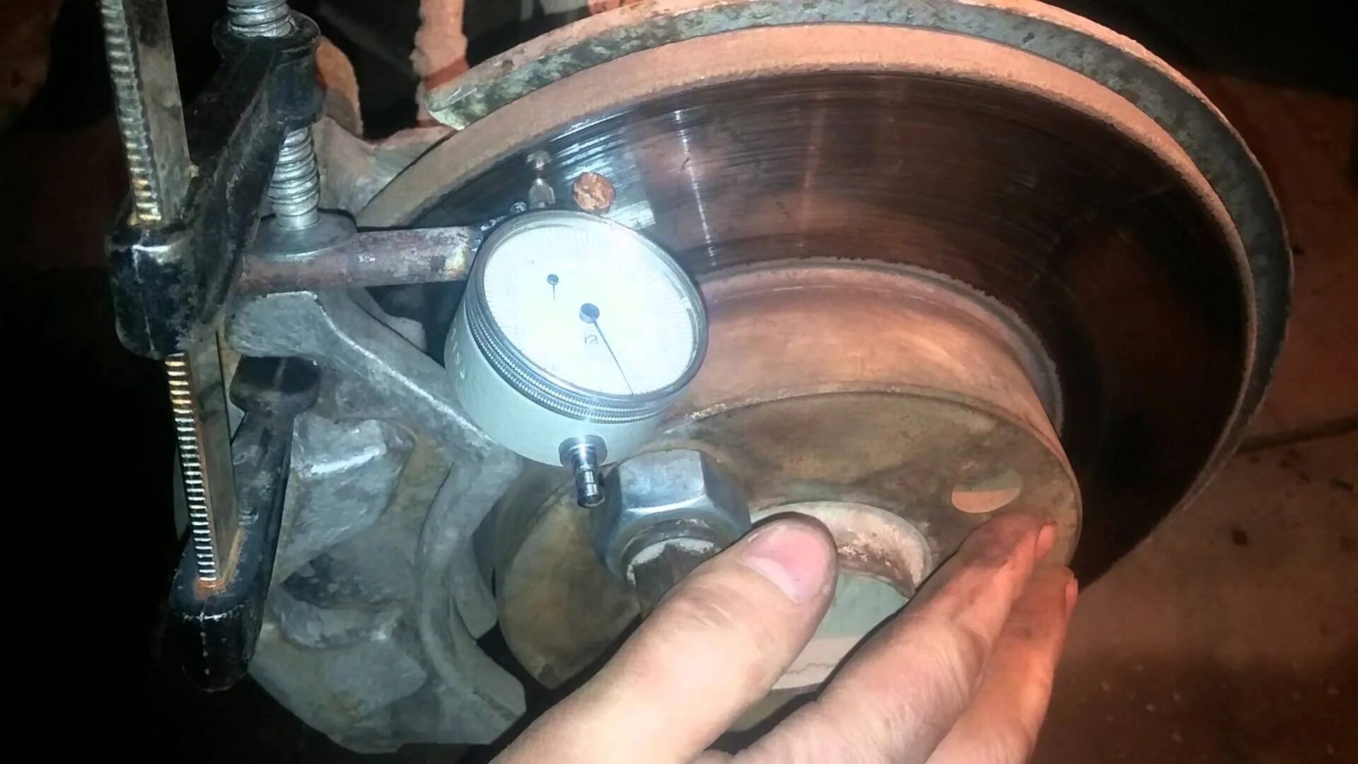 Как проверить диски бьют. Битые сектора на жестком диске. Жесткий диск с битыми секторами. Как проверить диски бьют. Деформация тормозных дисков.