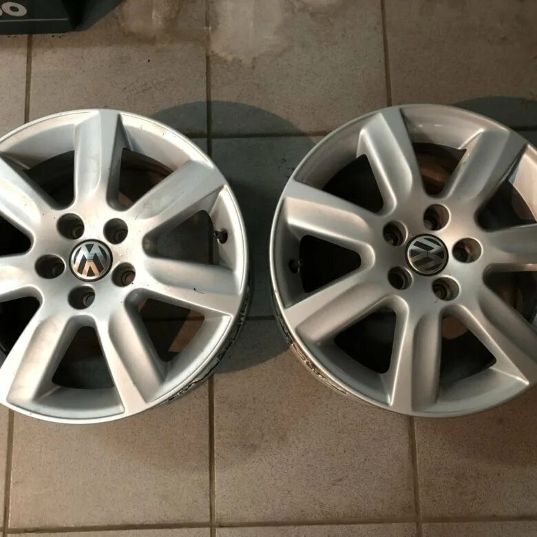 Диски на фольксваген поло 15 оригинал. Оригинальные диски volkswagen polo sedan r15. Оригинальные диски на фольксваген поло 15. Диски volkswagen polo r15. Volkswagen polo литые диски r15.